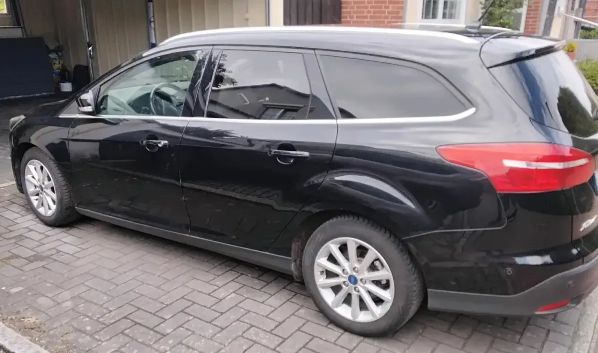 Gebraucht Ford Focus 120 PS (88 kW) 2017 Schwarz Kombi