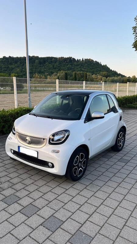 Weiß Gebraucht 2016 Smart ForTwo Coupé Coupé | 7.890 € (Guter Preis) - Bild 1/4