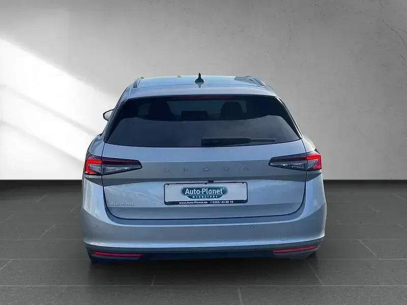 Gebraucht Skoda Superb Essence 150 PS (110 kW) 2026 Silber Kombi