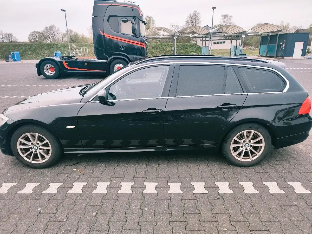 Gebraucht BMW 320 170 PS (125 kW) 2011 Schwarz Kombi