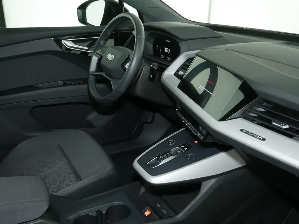 Gebraucht Audi Q4 e-tron Comfort 125 kW (170 PS) 2023 Mythosschwarz metallic SUV