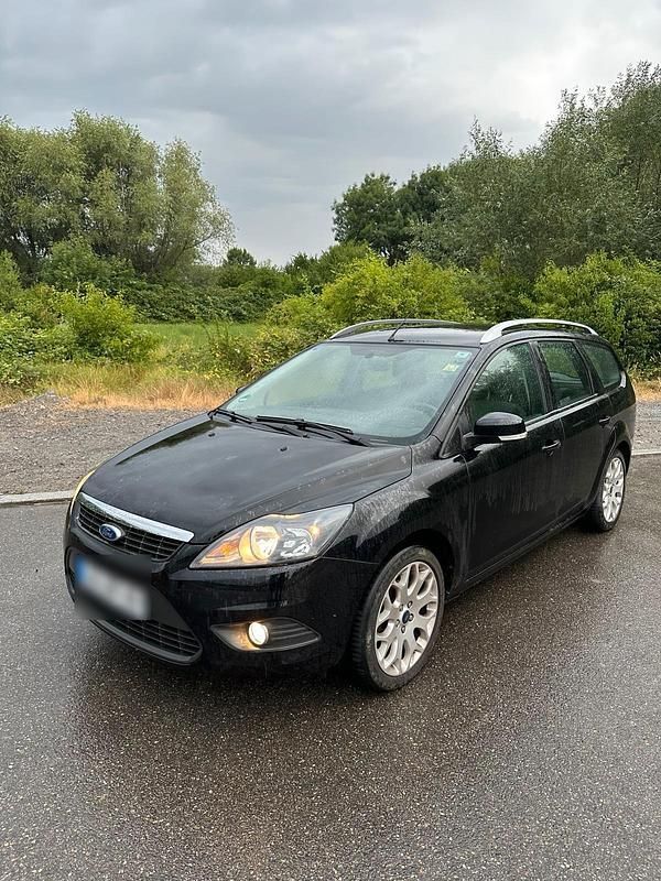 Schwarz Gebraucht 2010 Ford Focus Kombi | 2.300 € (Superpreis) - Bild 1/4