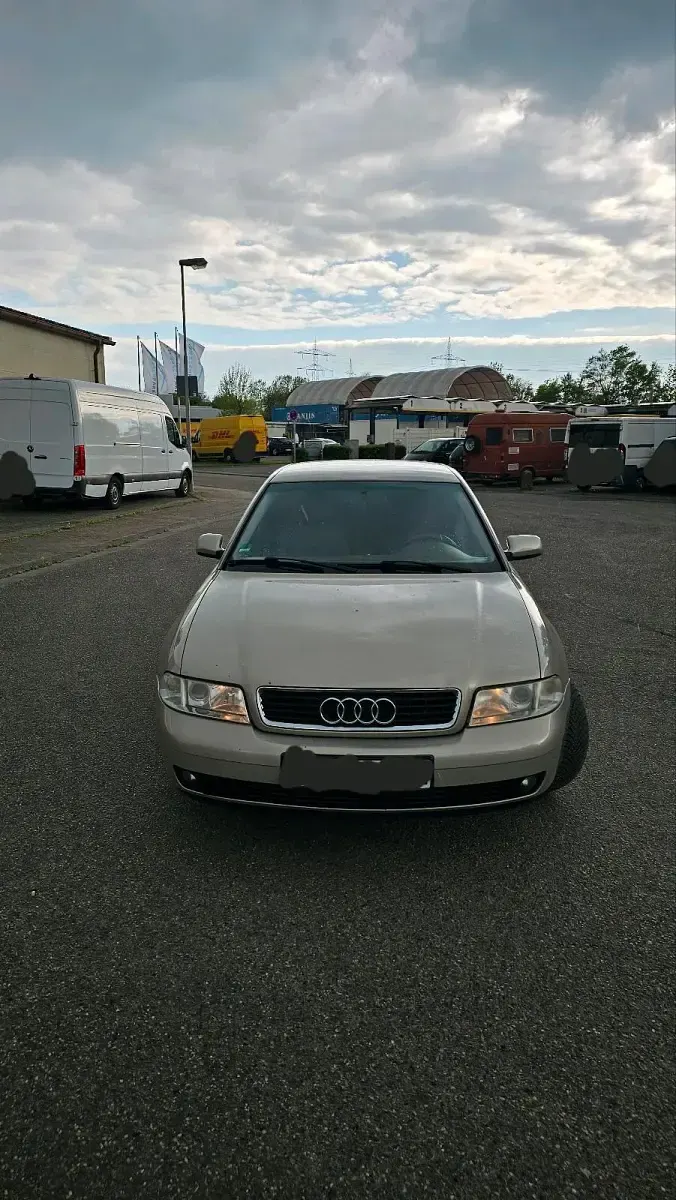 Second-hand Audi A4 160 CP (117 kW) 1999 Galben Berlinǎ