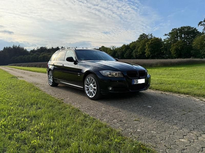 Schwarz Gebraucht 2009 BMW 330 Kombi | 10.500 € (Etwas zu teuer) - Bild 1/4