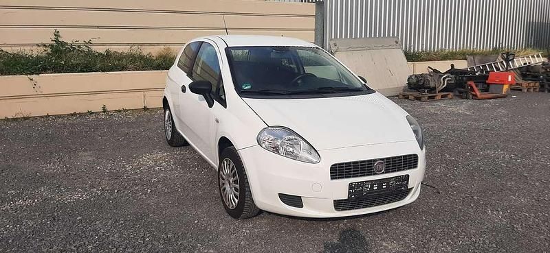 Weiss Gebraucht 2009 Fiat Grande Punto Kleinwagen | 2.290 € (Fairer Preis) - Bild 1/4