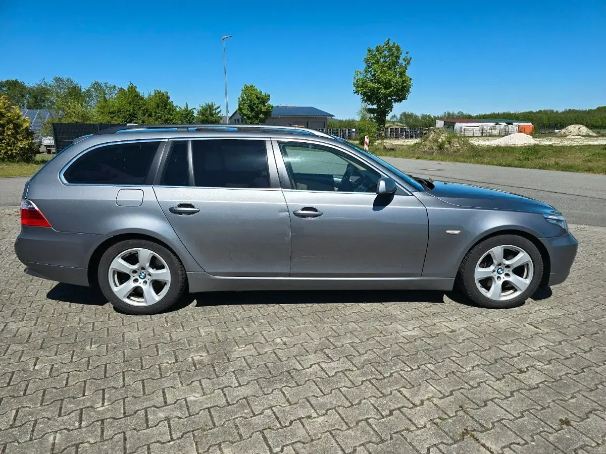 Gebraucht BMW 530 Advantage 272 PS (200 kW) 2007 Grau Kombi