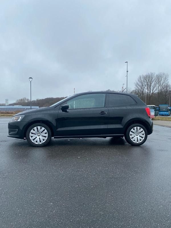 Käytetty VW Polo 60 HP (44 kW) 2012 Musta Viistoperä