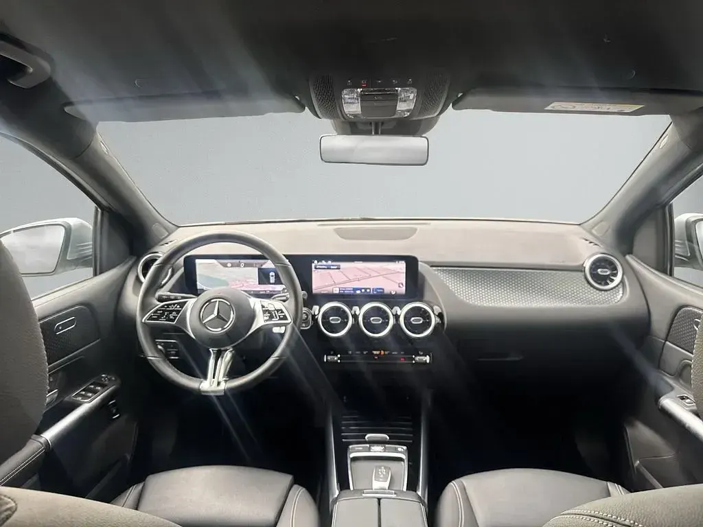 Gebraucht Mercedes B200 163 PS (119 kW) 2024 Hightechsilber Van / Kleinbus