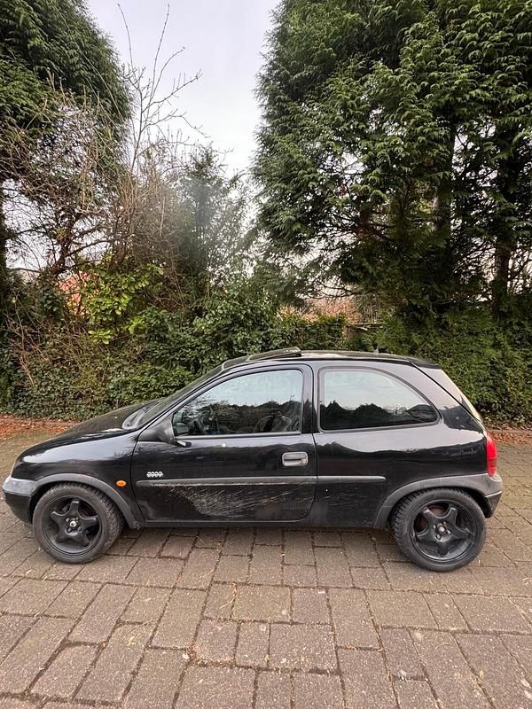 Gebraucht Opel Corsa 65 PS (47 kW) 2000 Schwarz Coupé