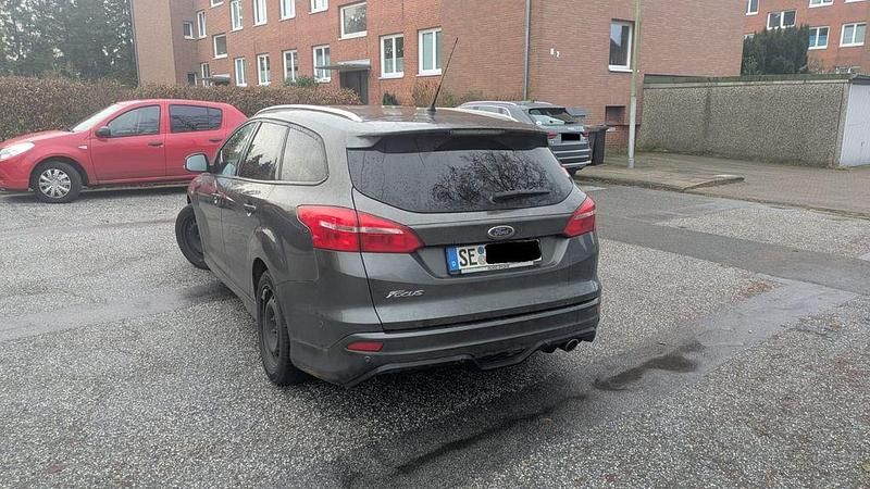 Używany Ford Focus Titanium 150 KM (110 kW) 2015 Szary Sedan/Limuzyna