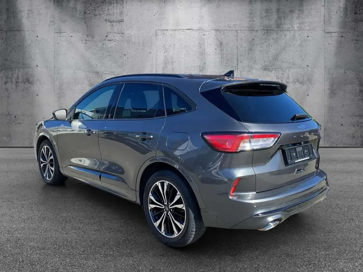 Gebraucht Ford Kuga ST-Line 150 PS (110 kW) 2023 Magneticgrau (metallic) SUV