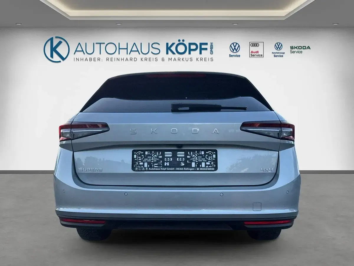 Gebraucht Skoda Superb 265 PS (194 kW) 2025 Pebble silber metallic Kombi