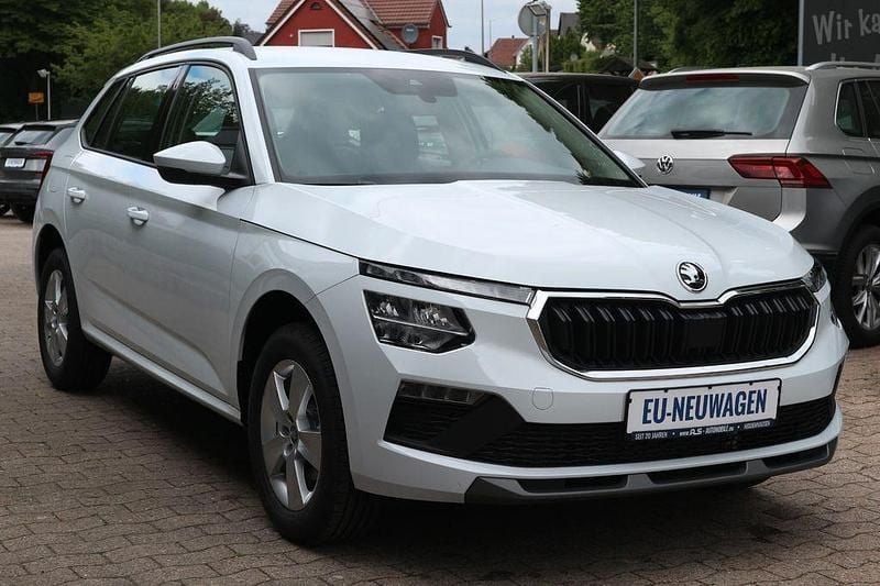 Moonweiss metallic Neu 2025 Skoda Kamiq Selection SUV | 25.790 € (Guter Preis) - Bild 1/4