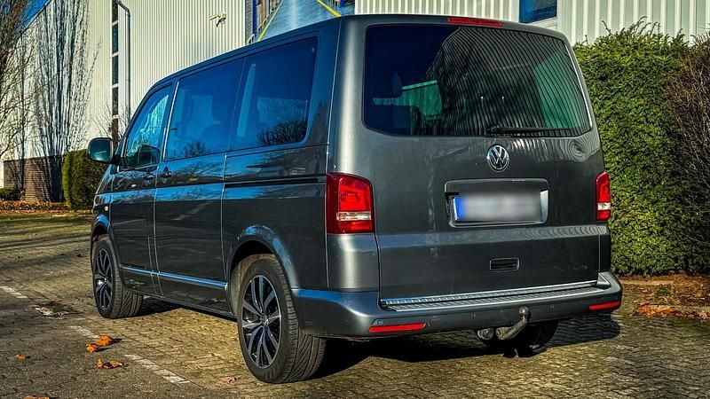 Gebraucht VW Multivan Highline 179 PS (131 kW) 2014 Grau Van