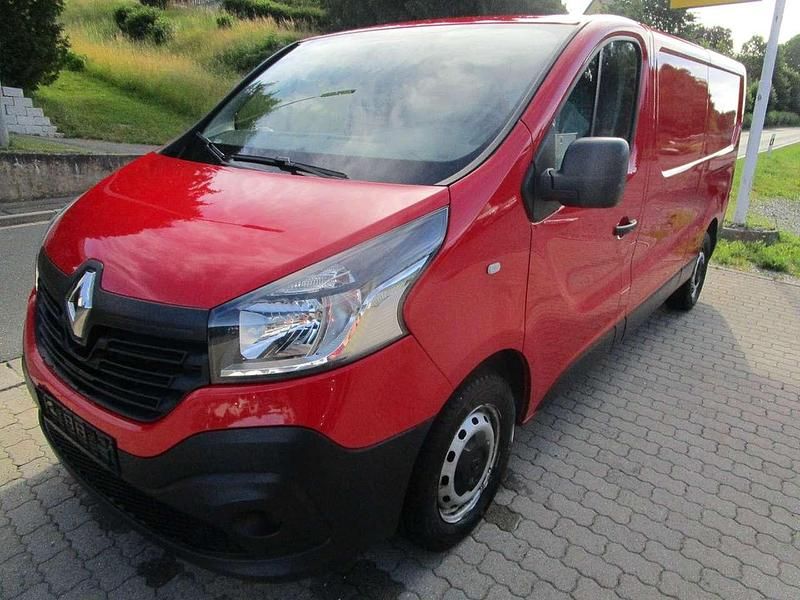 Rubin rot Gebraucht 2019 Renault Trafic Komfort Van | 12.500 € (Guter Preis) - Bild 1/4