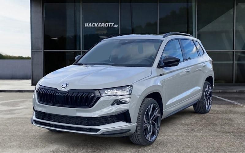 Grau Neu 2025 Skoda Karoq SportLine SUV | 42.290 € (Teuer) - Bild 1/4