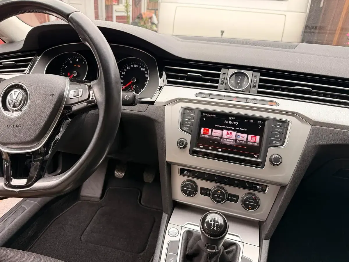 Gebraucht VW Passat Comfortline 150 PS (110 kW) 2015 Blau Limousine