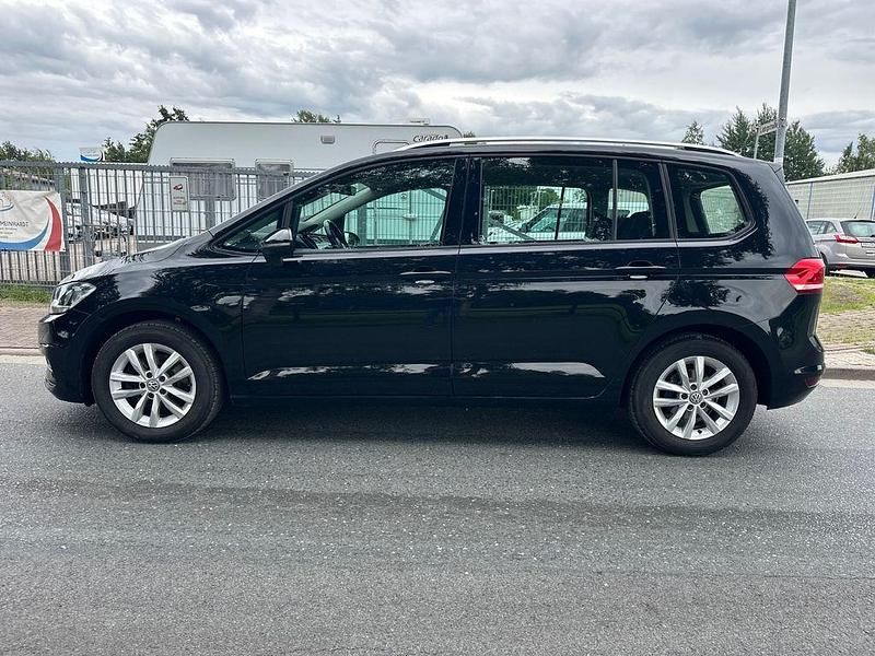 Gebraucht VW Touran Comfortline 150 PS (110 kW) 2016 Schwarz Van / Kleinbus