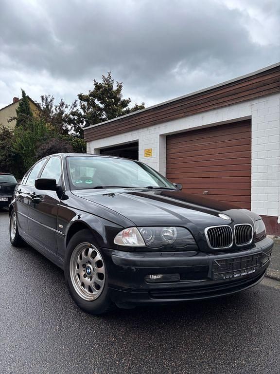 Schwarz Gebraucht 2000 BMW 323 Sport Line Limousine | 2.499 € (Guter Preis) - Bild 1/4