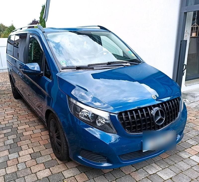 Blau Gebraucht 2019 Mercedes V200 Van / Kleinbus | 23.500 € (Fairer Preis) - Bild 1/4