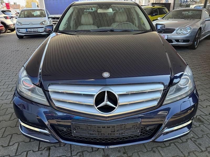 Gebraucht Mercedes C220 170 PS (125 kW) 2012 Blau Limousine