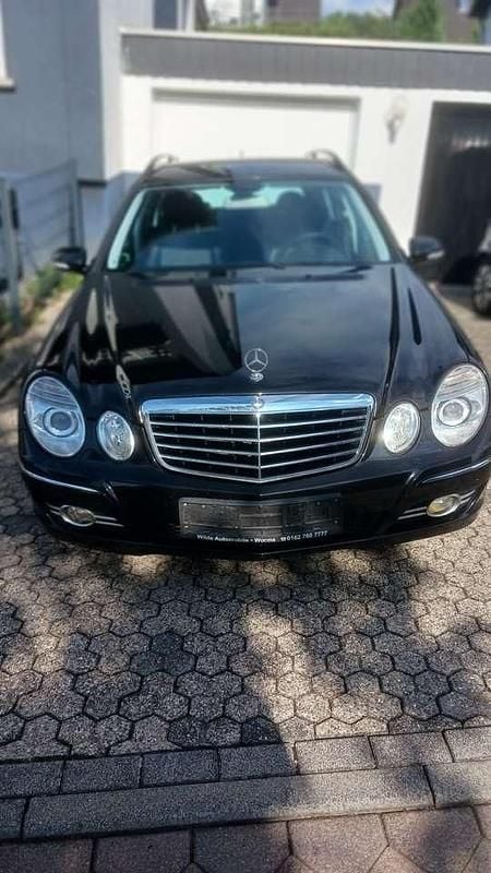 Schwarz Gebraucht 2006 Mercedes E200 Avantgarde Kombi | 3.990 € (Guter Preis) - Bild 1/4