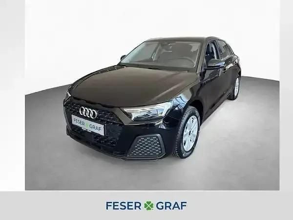 Mythosschwarz metallic Neu 2025 Audi A1 Sportback Sport Kleinwagen | 23.490 € (Superpreis) - Bild 1/4