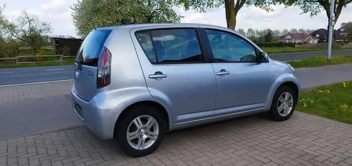 Gebraucht Daihatsu Sirion 91 PS (66 kW) 2009 Silber Kleinwagen