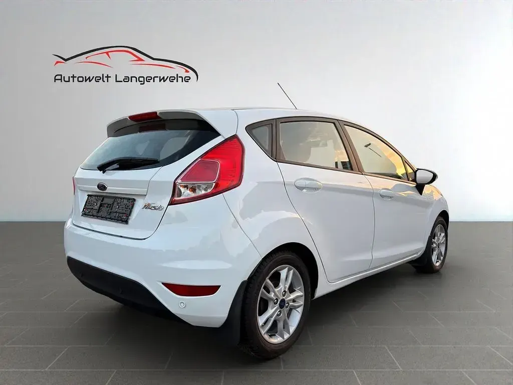 Gebraucht Ford Fiesta Celebration 80 PS (58 kW) 2017 Weiß Kleinwagen