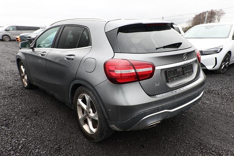 Gebraucht Mercedes GLA180 Urban 122 PS (89 kW) 2017 Metallic SUV