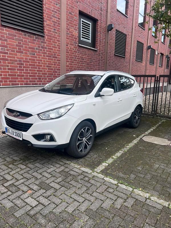 Weiß Gebraucht 2013 Hyundai ix35 SUV | 7.600 € (Fairer Preis) - Bild 1/4