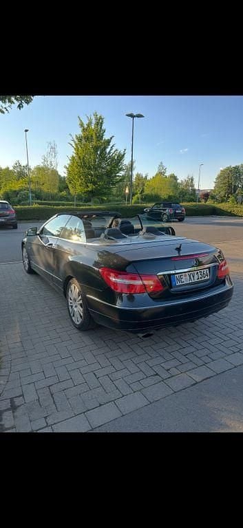 Schwarz Gebraucht 2010 Mercedes E200 Elegance Cabrio | 13.800 € (Fairer Preis) - Bild 1/4