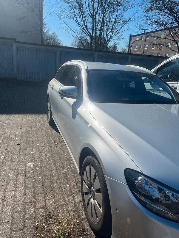 Gebraucht Mercedes E220 194 PS (142 kW) 2017 Silber Kombi