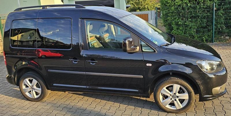 Gebraucht VW Caddy 102 PS (75 kW) 2013 Schwarz Van / Kleinbus
