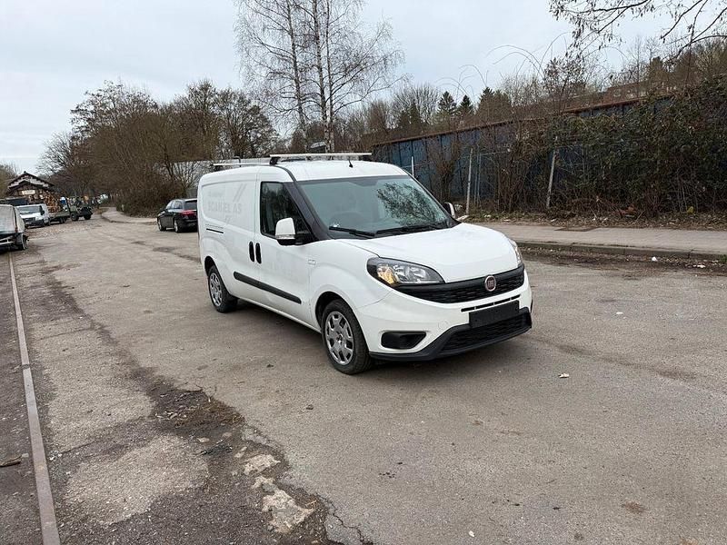 Gebraucht Fiat Doblò 95 PS (69 kW) 2018 Weiß Van / Kleinbus