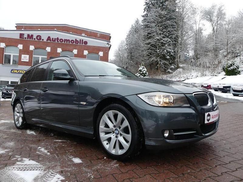 Gebraucht BMW 318 143 PS (105 kW) 2012 Grau Kombi