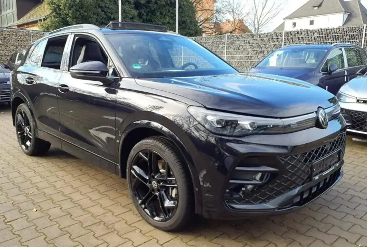 Gebraucht VW Tiguan R-line 193 PS (141 kW) 2024 Schwarz SUV