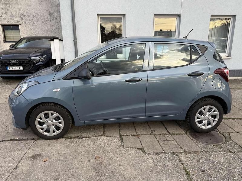 Gebraucht Hyundai i10 Classic 67 PS (49 kW) 2017 Aqua sparkling / met Kleinwagen