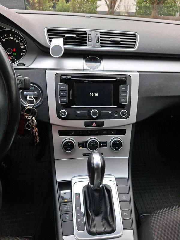 Gebraucht VW Passat 140 PS (102 kW) 2013 Rot Kombi