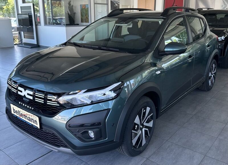 Grün Neu 2025 Dacia Sandero Expression Kleinwagen | 19.570 € (Etwas zu teuer) - Bild 1/4