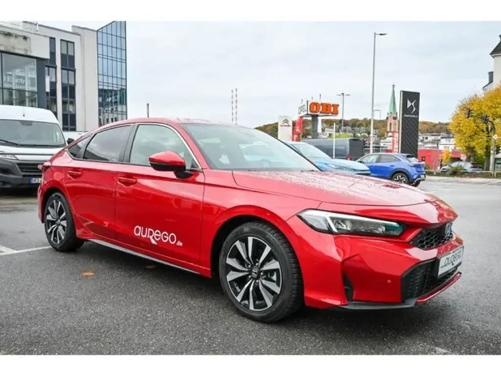 Gebraucht Honda Civic Elegance 184 PS (135 kW) 2025 Rot Limousine