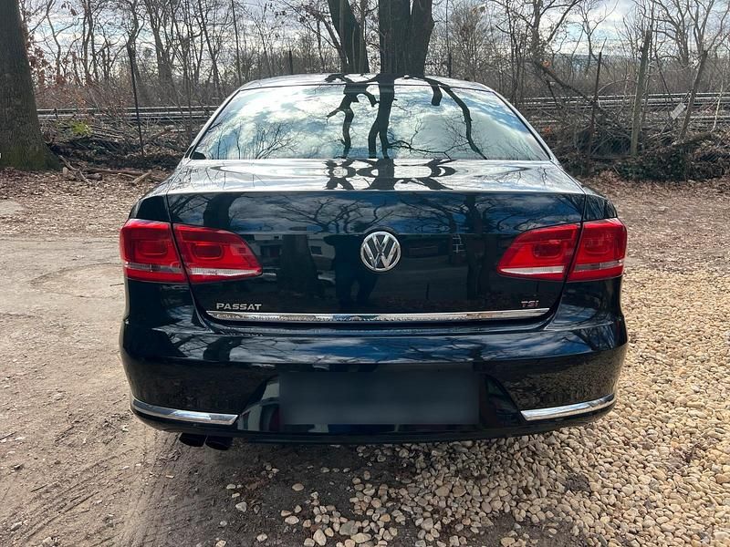 Gebraucht VW Passat Highline 160 PS (117 kW) 2012 Schwarz Limousine