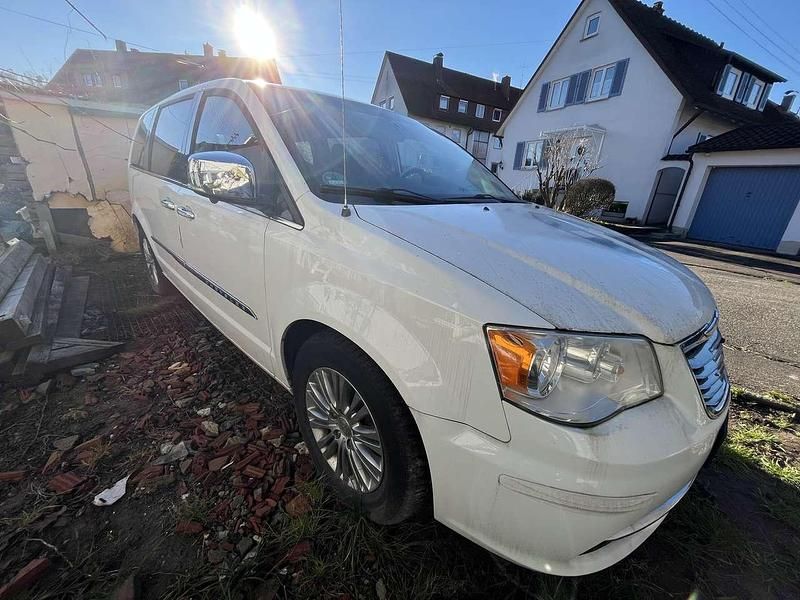 Gebraucht Chrysler Town & Country 288 PS (211 kW) 2014 Weiß Van / Kleinbus