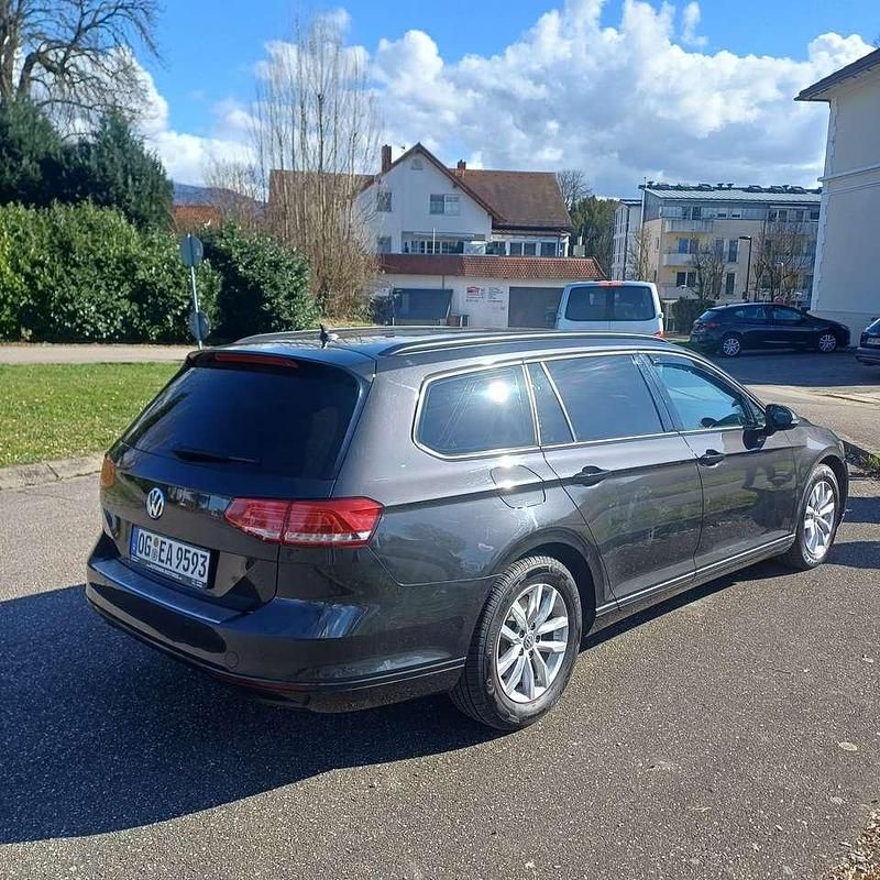 Gebraucht VW Passat Trendline 150 PS (110 kW) 2019 Grau Limousine