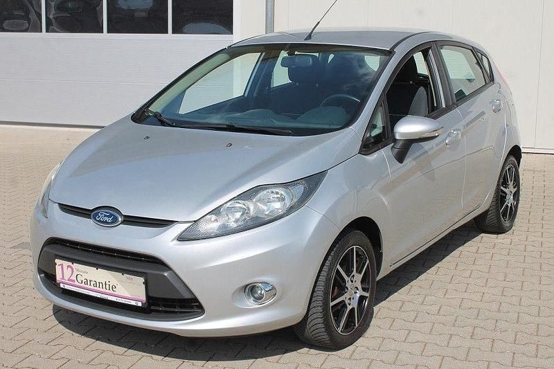 Gebraucht Ford Fiesta 69 PS (50 kW) 2012 Silber Kleinwagen