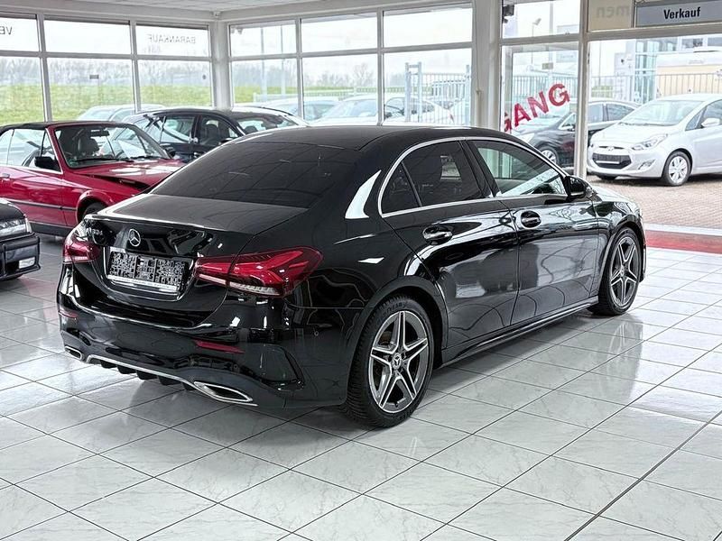 Gebraucht Mercedes A180 Sport 116 PS (85 kW) 2019 Schwarz Limousine