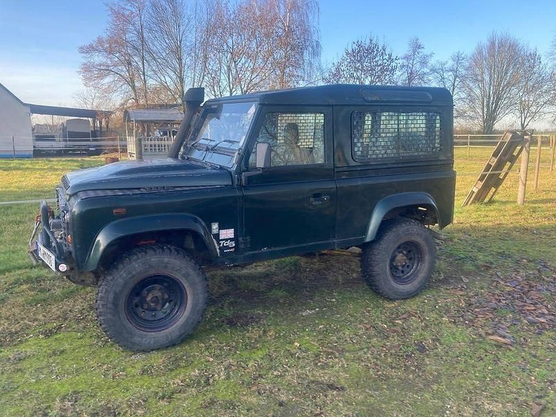 Grün Gebraucht 1999 Land Rover Defender Kombi | 10.500 € - Bild 1/4