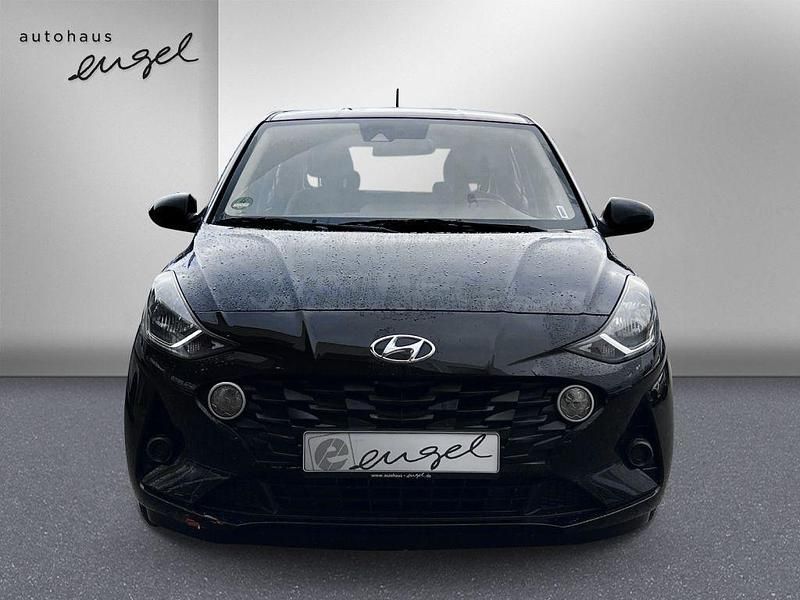 Gebraucht Hyundai i10 Select 67 PS (49 kW) 2023 Schwarz Kleinwagen