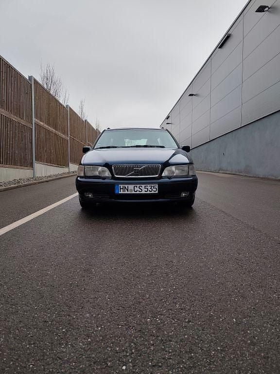 Gebraucht Volvo V70 239 PS (175 kW) 1997 Violet Kombi