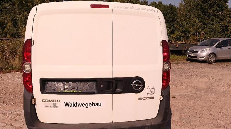 Gebraucht Opel Combo 90 PS (66 kW) 2013 Weiß Van / Kleinbus